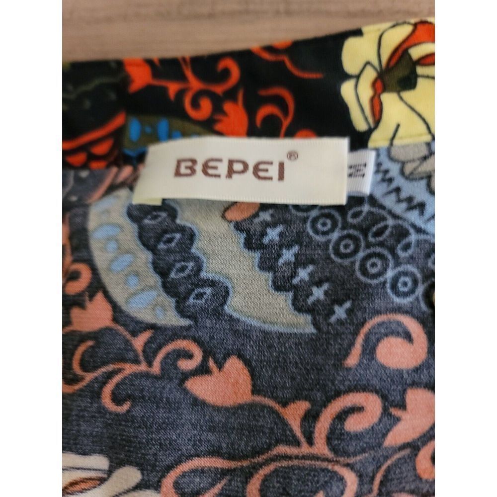 Bepei Women's 70s Look Red Floral Shirt Size Medium t72 - Picture 6 of 8